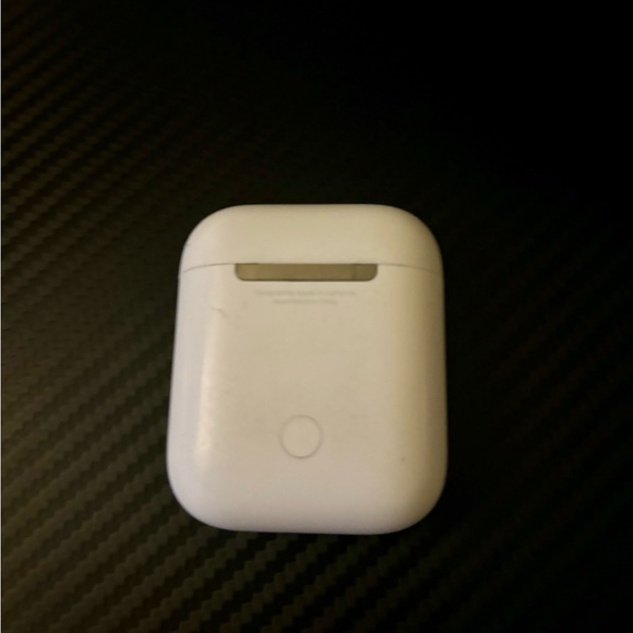 Used airpods the black stuff is chipped paint not dirt there clesn - Picture 3 of 6